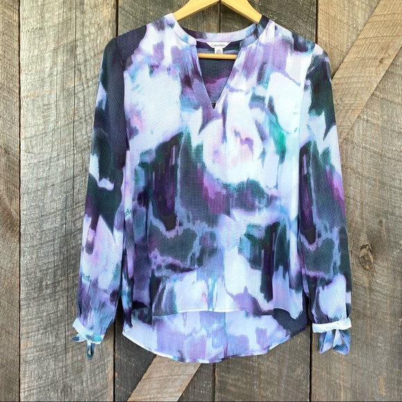 Calvin Klein Tops - Calvin Klein v-neck print top